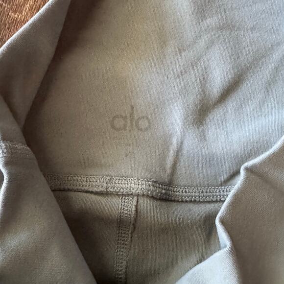 ALO Size XS Blue/Gray Capri Style Leggings - Picture 4 of 7